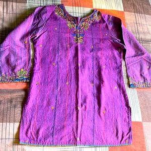 Beautiful color Indian tunic top for women! Size Indian 38 small and 3/4 sleeves